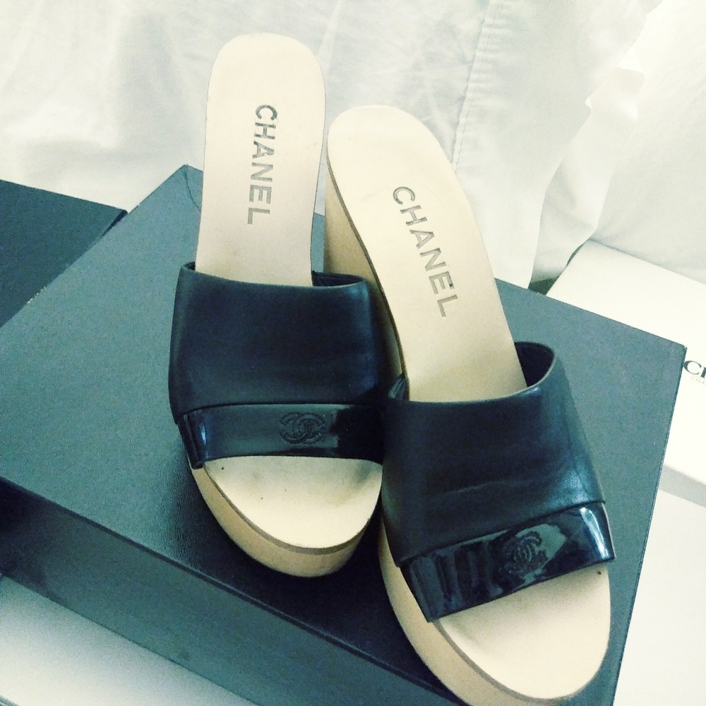 Chanel platforms shoes, black leather, Chanel box